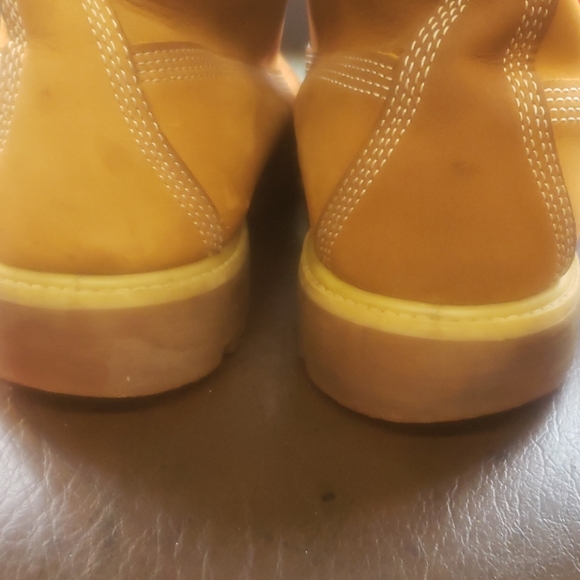 10 1/2 Butter Tims used some scuffs. Pic 5,6,7 main image 9